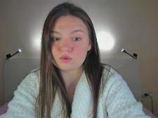 Les performances sexuelles par webcam avec notre fille webcam coquine Tender, viennent d’Europe