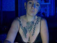 La webcam girl européenne Angelatattoo lors d’une des performances de camseks