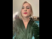 Velours vert et bottes noires