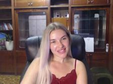 La cam lady européenne MostMiracle lors d’un de ses spectacles sexuels par webcam