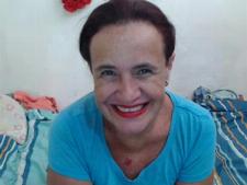 Une femme webcam potelée avec des cheveux différents pendant le camsex