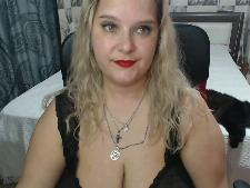 Une dame webcam potelée aux cheveux blonds pendant le sexe par webcam