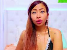 La cam lady asiatique ElyaQuin lors d’une de ses émissions de webcam