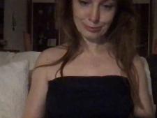 L’une des cam women lors d’un chat sexuel par webcam de 18 ans et plus
