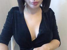 Cette cam lady montre son soutien-gorge taille D seins pour la sex cam