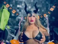 Fille webcam joyeuse d’Halloween