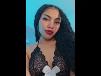 Dentelle et lèvres rouges