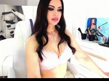 Performances sexuelles par webcam avec la femme webcam sensuelle SherlisMoon, origine Europe